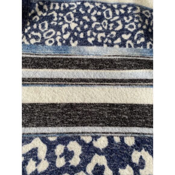 EUC Chico's Lace-up Tunic, Blue Animal Mixed Print, 3/4 Sleeve, Size 2 (large) - Picture 3 of 5